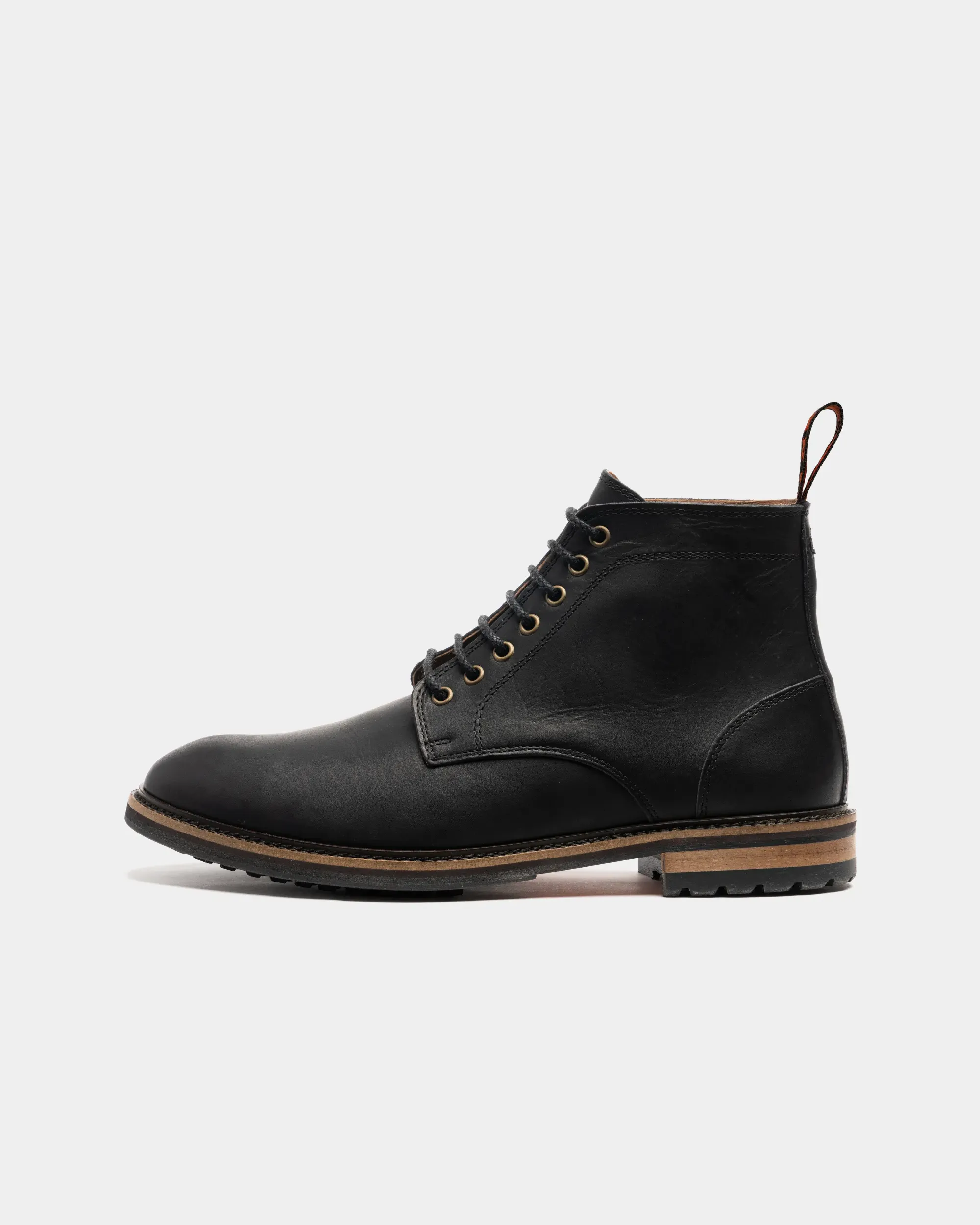 DUTTON // BLACK
