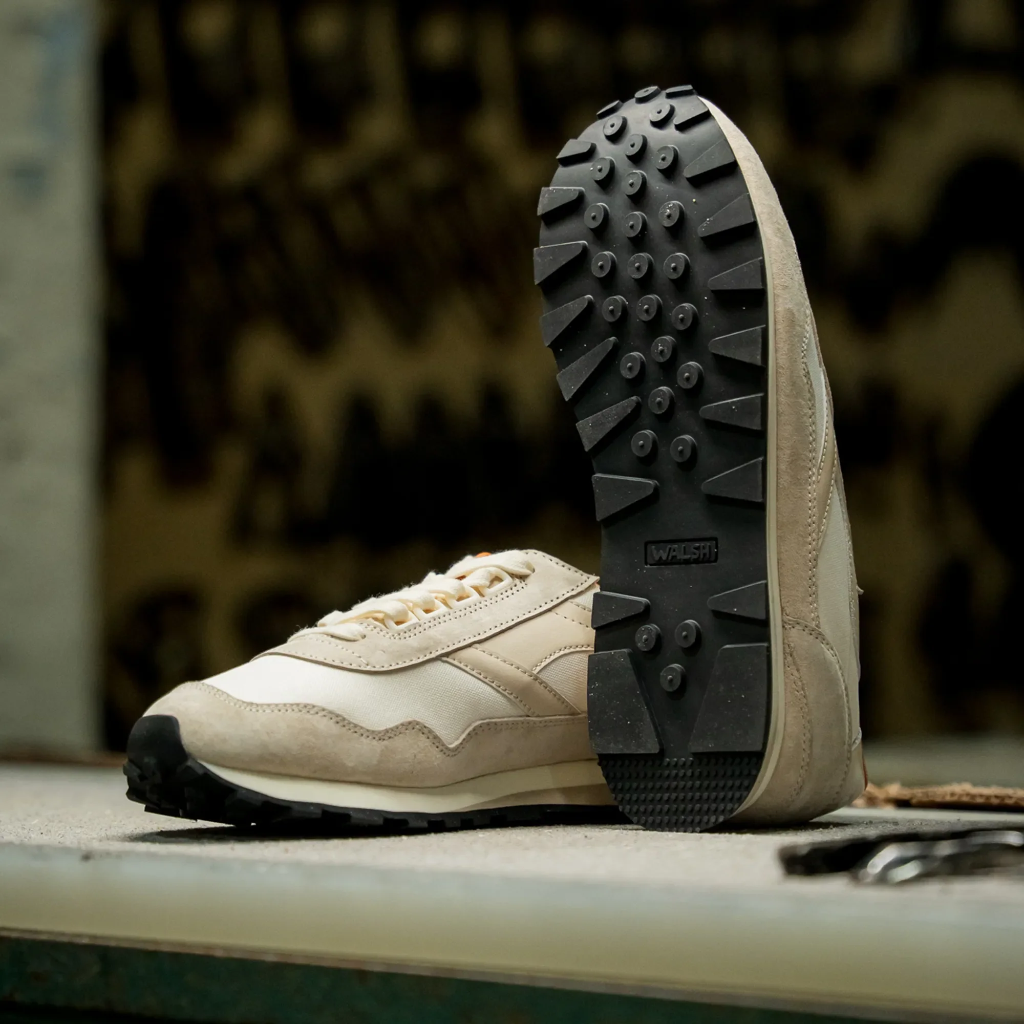 HALLIWELL / WHITE - Image 5