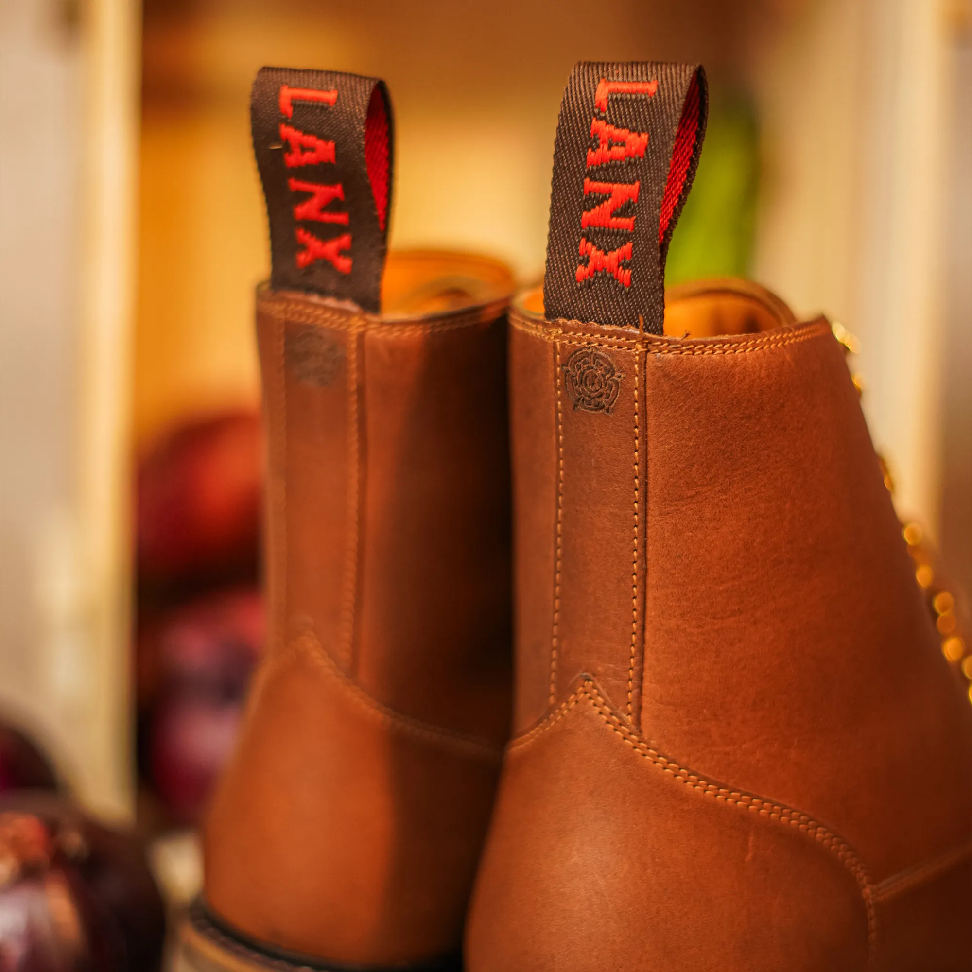 WHALLEY / CONKER DISTRESSED - Image 7